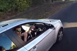 Motorrijder geeft aso bestuurder een perfecte portie karma