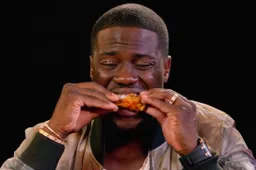 Kevin Hart gaat kapot van extreem hete kip