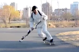 Met de kickstick kun je 50 km/u op je skateboard zonder iets te doen