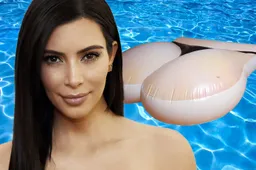 Kim Kardashian presenteert drijvend achterwerk