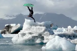 Kitesurfers tonen hun uitzonderlijke skills in IJsland