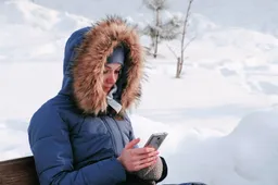 Waarom je smartphone sneller lijkt leeg te lopen als het koud is
