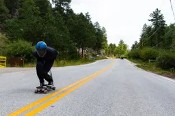 Lefgozer breekt het snelheidsrecord op skateboard