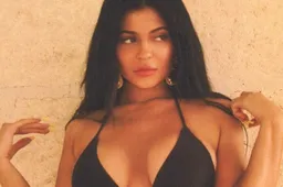 Kylie Jenner blaast vandaag 22 kaarsjes uit en dit vieren we met haar meest sexy foto's
