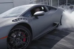 Stelletje drift erop los met hun nieuwe Lamborghini Huracán