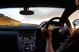 Lamborghini Aventador SV gooit alle remmen los op Isle of Man-circuit