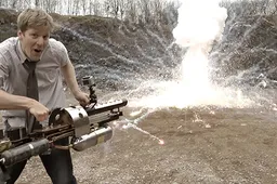 Britse gast bouwt allesvernietigende vuurbal gun