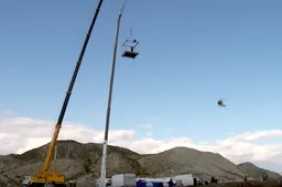 Stuntman Damien Walters doet een van de hoogste sprongen ooit