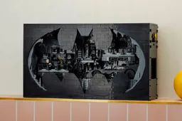 LEGO komt met de indrukwekkende 'Batman Returns' Batcave Shadowbox set