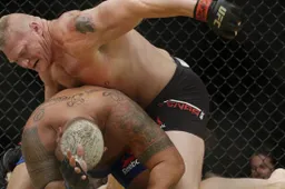 Brock Lesnar vermorzelt Mark Hunt in glansrijke UFC-rentree