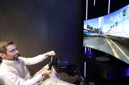 LG brengt een buigbare televisie op de markt die ideaal is voor simracing