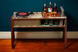 Mix als een luxepaardje met deze exclusieve Bacardí vinyl console