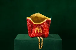 McDonalds geeft glans aan zwerfaval en deelt gouden juwelen uit aan gelukkige klanten