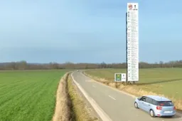 McDonalds en Burger King schoppen elkaar sportief tegen de schenen met briljante reclame spotjes