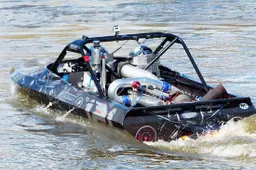 Dit bootje met 1300 pk vlamt van 0 naar 120 in minder dan 2 seconden