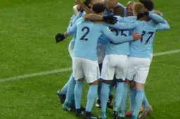 ‘Man City-spelers vieren overwinning door 22 Instagram-modellen te laten invliegen’