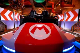 Check deze nieuwe Mario Kart-achtbaan waarin je schilden af kunt vuren