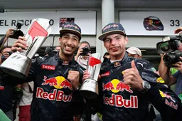 Max Verstappen en Daniel Ricciardo interviewen elkaar