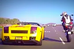 Lamborghini Gallardo Spyder wordt vernederd door BMW S1000RR