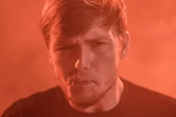 Deze beatboxer klinkt alsof hij een hele DJ-booth heeft opgevreten