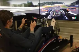 Max Verstappen laat zien hoe je moet racen in een  simulator
