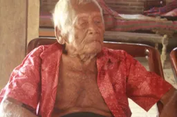 Deze Indonesische baas beweert 145 jaar oud te zijn