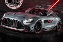 Mercedes-AMG GT Track Series is een F-16 straaljager voor de racebaan