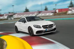 Afzichtelijke Mercedes CLS 63 AMG produceert angstaanjagend geluid