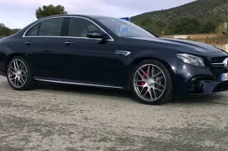 Mercedes AMG E63 S maakt een barbaars vette sound