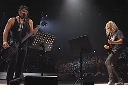 Metallica doet een afgrijselijke cover van Prince