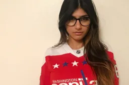 Wereldberoemde bril van Mia Khalifa voor mega bedrag over de toonbank