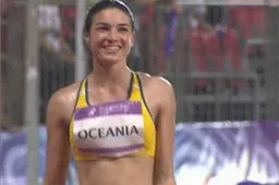 Michelle Jenneke die haar warming-up doet in de regen is iets waar we uren naar kijken