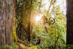 100 seconden aan puur mountainbikegeweld geeft je zin om de fiets te pakken