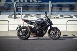 MV Agusta Brutale 800RR rijdt als een bestuurbare komeet