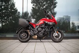 MV Agusta Turismo Veloce 800 is toeren op hoog (en bloedsnel) niveau