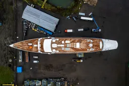 Het langste zeiljacht ooit gebouwd is 127 meter en ligt in Zwijndrecht