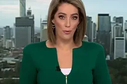 Lullig jasje van Australische nieuwslezeres gaat het hele internet over