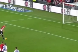 Bilbao-aanvaller Aduriz scoort pingel op geniale manier