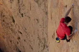 Free Solo is zenuwslopende film over Alex Honnold die zonder touw El Capitan beklimt
