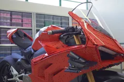 LEGO-fanaat bouwt levensgrote Ducati Panigale