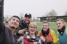 De mannen van Supergaande zetten oma Madeleine in het zonnetje