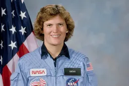 Ex-NASA astronaut is eerste vrouw die naar het diepste punt op aarde duikt