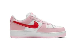 De Nike Air Force 1 low ‘Valentine’s Day’ laten je hart sneller kloppen 