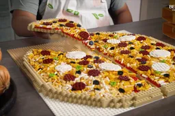 Gast bakt 'pizza' van LEGO en maakt er een sicke stopmotion video van
