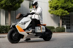 Lekker brommen op deze superstrakke elektrische scooter van BMW