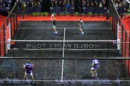 Padel is een mix van squash en tennis en het ziet er awesome uit