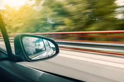 Adrenalinejunkie solliciteert voor Idioten Op De Weg met bizarre snelheidsovertreding