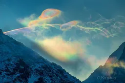 Bijzonder wolkendek te zien in de bergen van Siberië
