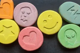 Over een paar jaar kan Nederland op doktersrecept aan de MDMA