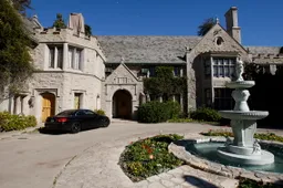 Voor 184 miljoen euro kun je de eigenaar worden van de enige echte Playboy Mansion